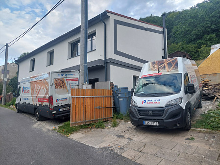 Izolace stropu staršího rodinného domu v rekonstrukci